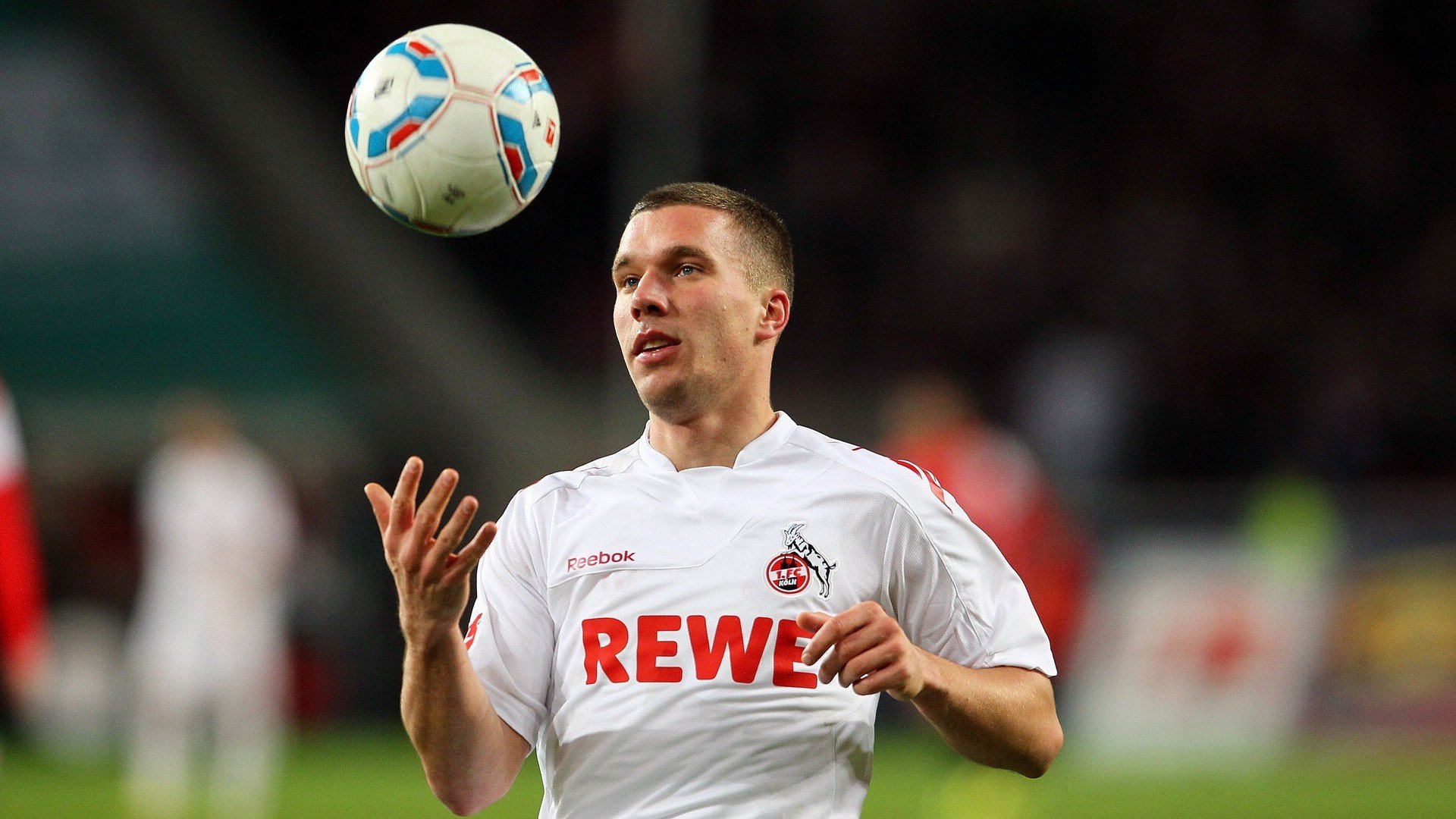 欧冠淘汰赛之夜，梅西如何定义关键节点的连续得分艺术